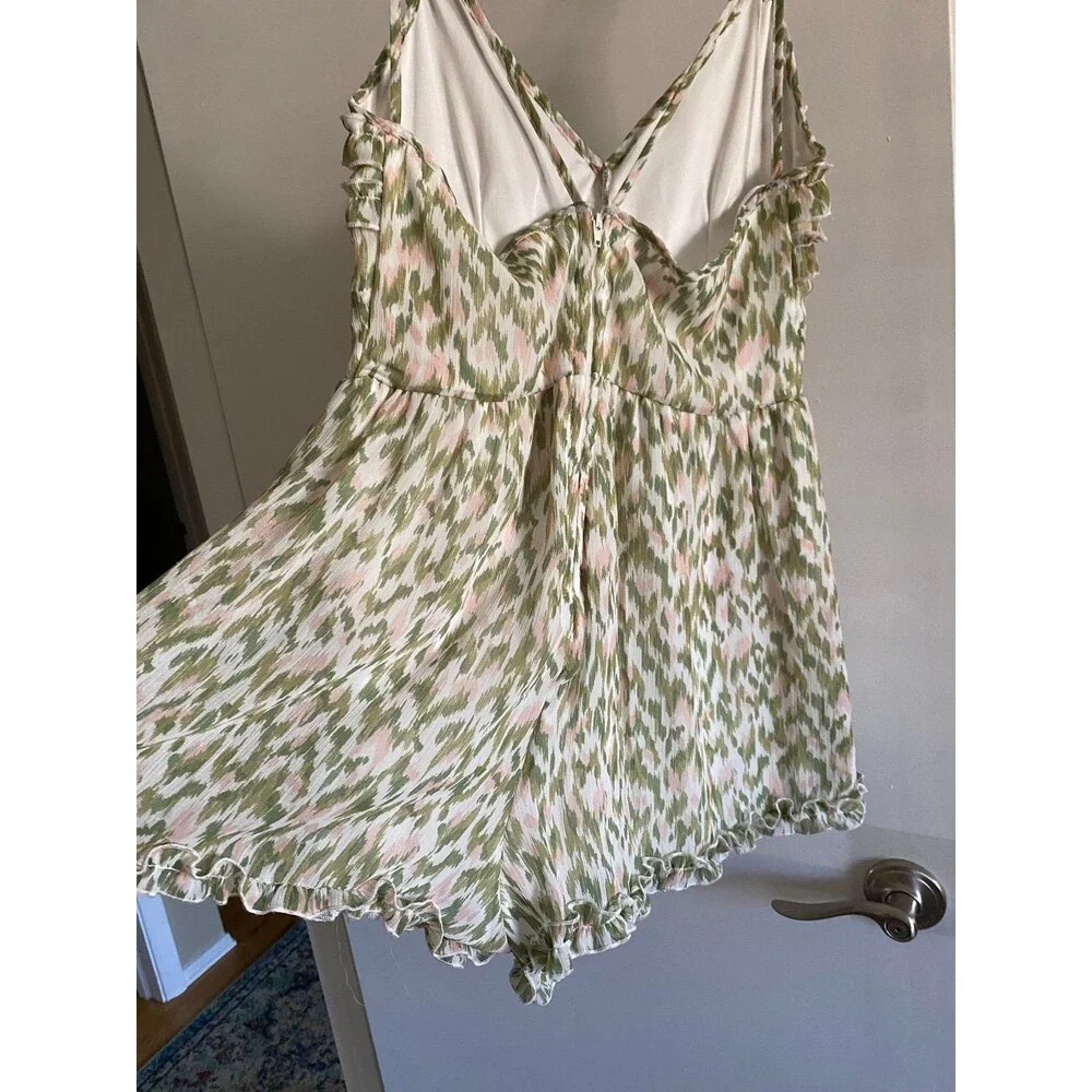 Francesca’s Mi Ami Katrina Ruffle Romper Size XS NWT